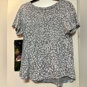 Grey cheetah print shirt